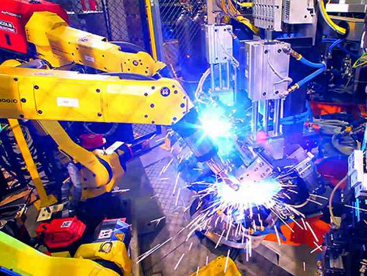 中小型钣金加工厂中引进焊接机器人的注意点-中山亚美体育·(中国)有限公司官网